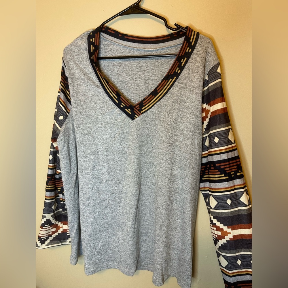 SHEIN Gray Curve Top